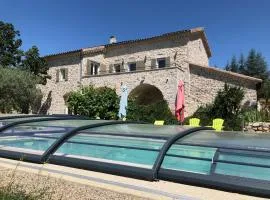 Maison de charme avec piscine couverte et 9000m2