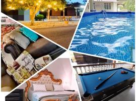 Basrie Villa Pagoh - Mini Cinema , Private Pool , Wi-Fi , NetFlix, sewaan penginapan di Muar