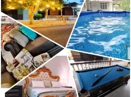 Basrie Villa "MSLIM ONLY" - Mini Cinema , Private Pool , Wi-Fi , NetFlix