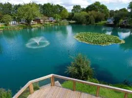 Luxury Lakefront Lodge 5 Star Country Park Huge Veranda Private Fishing Peg Near York FREE Parking