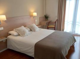 Littore Tormes Alojamiento, Parking gratis y Piscina โรงแรมใกล้ Roman bridge Salamanca ในซาลามังกา