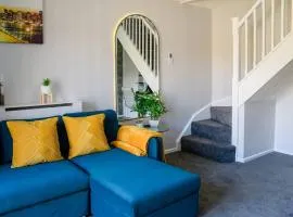 Stylish Two-bed House Birmingham with Parking
