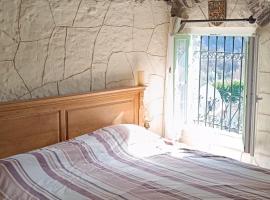 La petite tanière, holiday home in Fontan