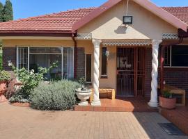 The Cottage at 19, hotel a Kempton Park