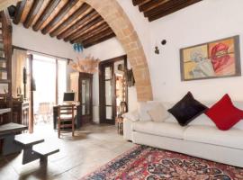 Historical House in the Old City of Nicosia: Lefkoşa'da bir otel