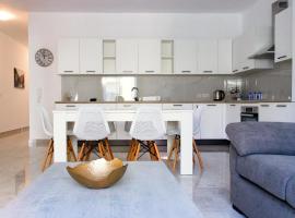 Seaside Serenity 6 - few mins walk to the beach, apartamento em Mellieha