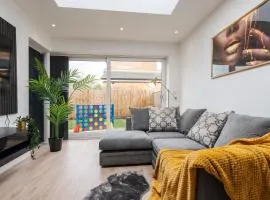 Dazzling & Modern 4bd - Coop LIVE - Etihad - Parking