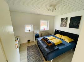 1 private room in Billund: Billund şehrinde bir otel