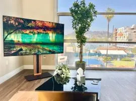 Hollywood Sign View 2 Bed 2 Bath Premium Corner