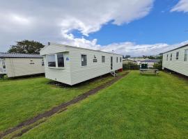 3 Bedroom Deluxe Caravan at Haven Devon Cliffs, vila di Exmouth