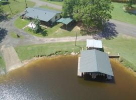 Historic 4 BR Lakefront House with boat house and, villa in Alliance