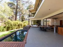 Casa con amplia terraza y jacuzzi en Avándaro