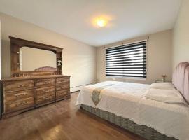 Comfortable entire 3BDR Apt in Laval Montreal, Hotel in Laval