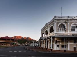 Empire Hotel Queenstown, hotel con estacionamiento en Queenstown