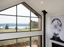 Koze Haus - Blissful Barn by the River