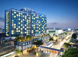 Lumire Hotel & Convention Centre – hotel w pobliżu miejsca Dworzec kolejowy Senen w Dżakarcie