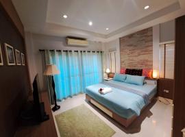 Jacuzzi Pool Villa, holiday home in Ban Huai Yai