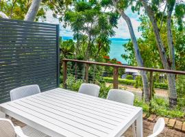 Sunset Waters Apartments, hotel perto de Aeroporto Great Barrier Reef - HTI, 