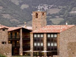 LA HOSTERIA DE TOLORIU, el alt Urgell, hotel s parkiralištem u gradu 'Toloríu'