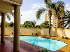 Umhlanga apmt-2 mins from beach!