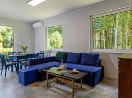 Dom OSTOYA Wrzosowo - Ogród, Plac Zabaw & Klimatyzacja by Noclegi Renters – hotel w mieście Radawka