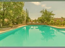 Beautiful Apartment In Pietraviva Ar With 1 Bedrooms, Wifi And Outdoor Swimming Pool, hotel s parkovaním v destinácii Badia a Ruoti