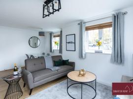 Englefield Green - Modern 2 bedroom Apartment, íbúð í Englefield Green