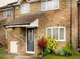 Farnborough - Modern 2 Bedroom House