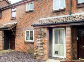 2 Bed House with Garden, Woking