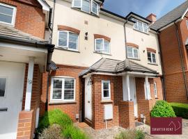 Wokingham 2 Bedroom Flat - Private Entrance, hotel in Wokingham