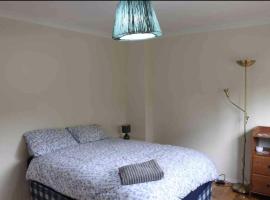 Wellesley, Central London Living in peaceful Suburb, hotel with parking in Kenley