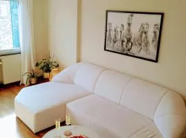Acogedor apartamento a un paso de Gascona con WiFi Netflix Disney Plus y Prime gratis by M&N's House