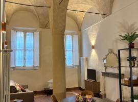 Appartamento L'antica colonna, in centro storico, hotel i Parma