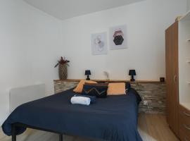 Studio moderne, hypercentre de Cholet, arrivée autonome !, hotel i Cholet