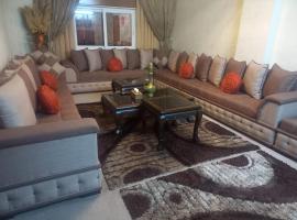 شقه مفروشه مع حديقه اربد بجانب مدارس دار العلوم, hôtel à Irbid