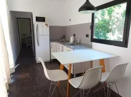 Cubil Amarillo. Casa conteiner 1 dormitorio