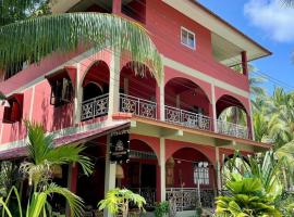 Mythai Guesthouse, hostal o pensió a Chaloklum