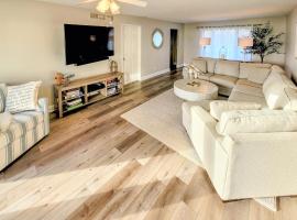 Benton Harbor Lake House with Dock and Fire Pit!, hotel v destinaci Woodland Beach