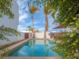 Private Pool Home I Near Beach & Downtown with WiFi, ξενοδοχείο σε La Paz