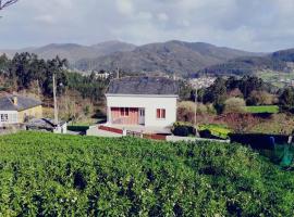 Casa familiar con finca privada (Orolterra): Viveiro'da bir kulübe