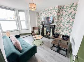 Lovely 2 bedroom flat in Shepherd's Bush with indoor fire place, apartment in London