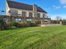 Lakeside House, hotel with parking in Ballynahinch