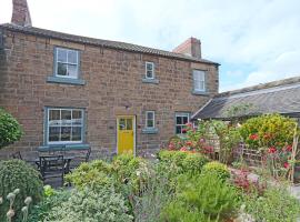 Beautiful Character Cottage, hotel met parkeren in Milford