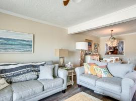 St Helena Island Condo on Private Island with Deck!, hotel with parking in Oceanmarsh Subdivision