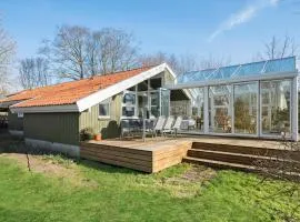 3 Bedroom Stunning Home In Mesinge