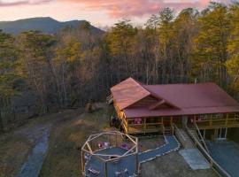 Pink Pines AvantStay Luxury Aesthetic Dream Home Indoor Pool Hot Tub, hotel di Pigeon Forge