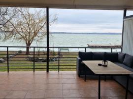 RoApart Riva Lake Studiouri si Apartamente 2-3 camere cu vedere lac -parcare privata, hotel in Mamaia