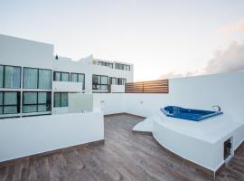 Best Apartments and Penthouses with Jacuzzi Pool in PDC!, hótel í Playa del Carmen
