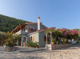 Elegance Villa: Classy Paradise w/ a private beach – hotel w mieście Pefkali