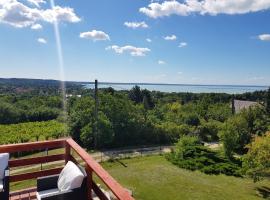 HillSide House, căsuță din Balatonkenese